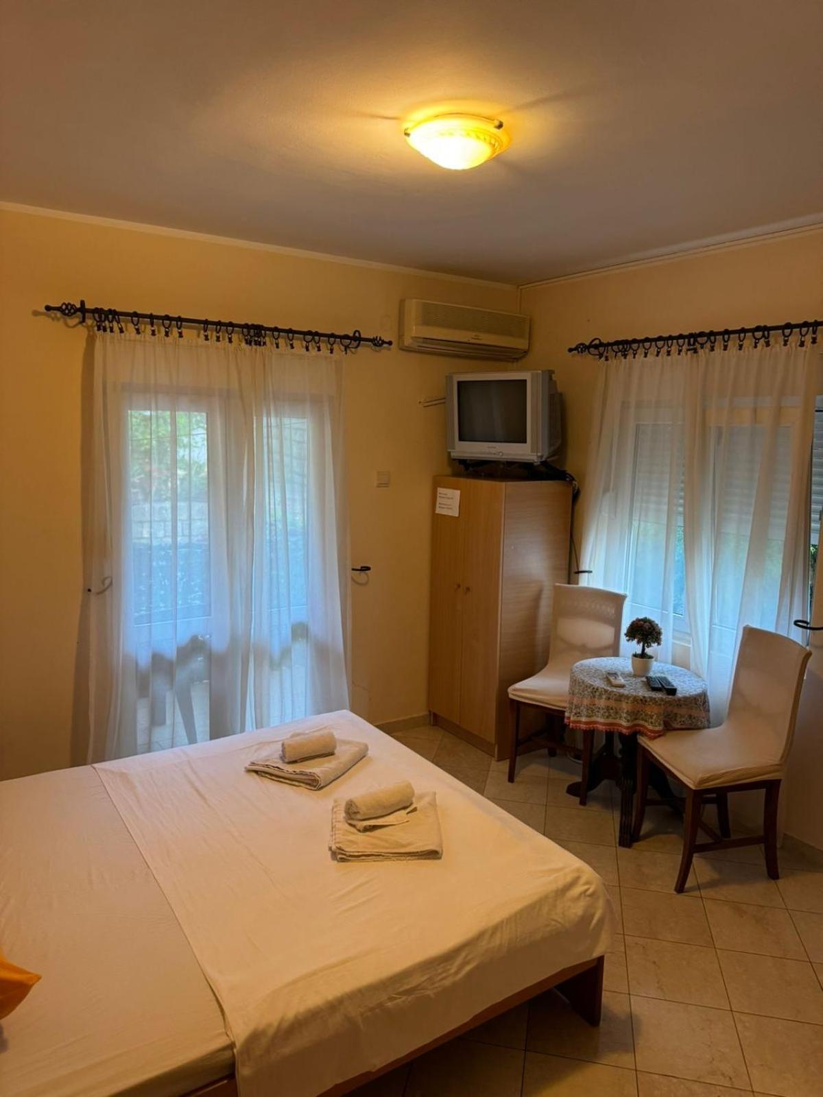 Studio On The Coast, With A View Of The Sunrise,Free We-Fi Kotor Zewnętrze zdjęcie
