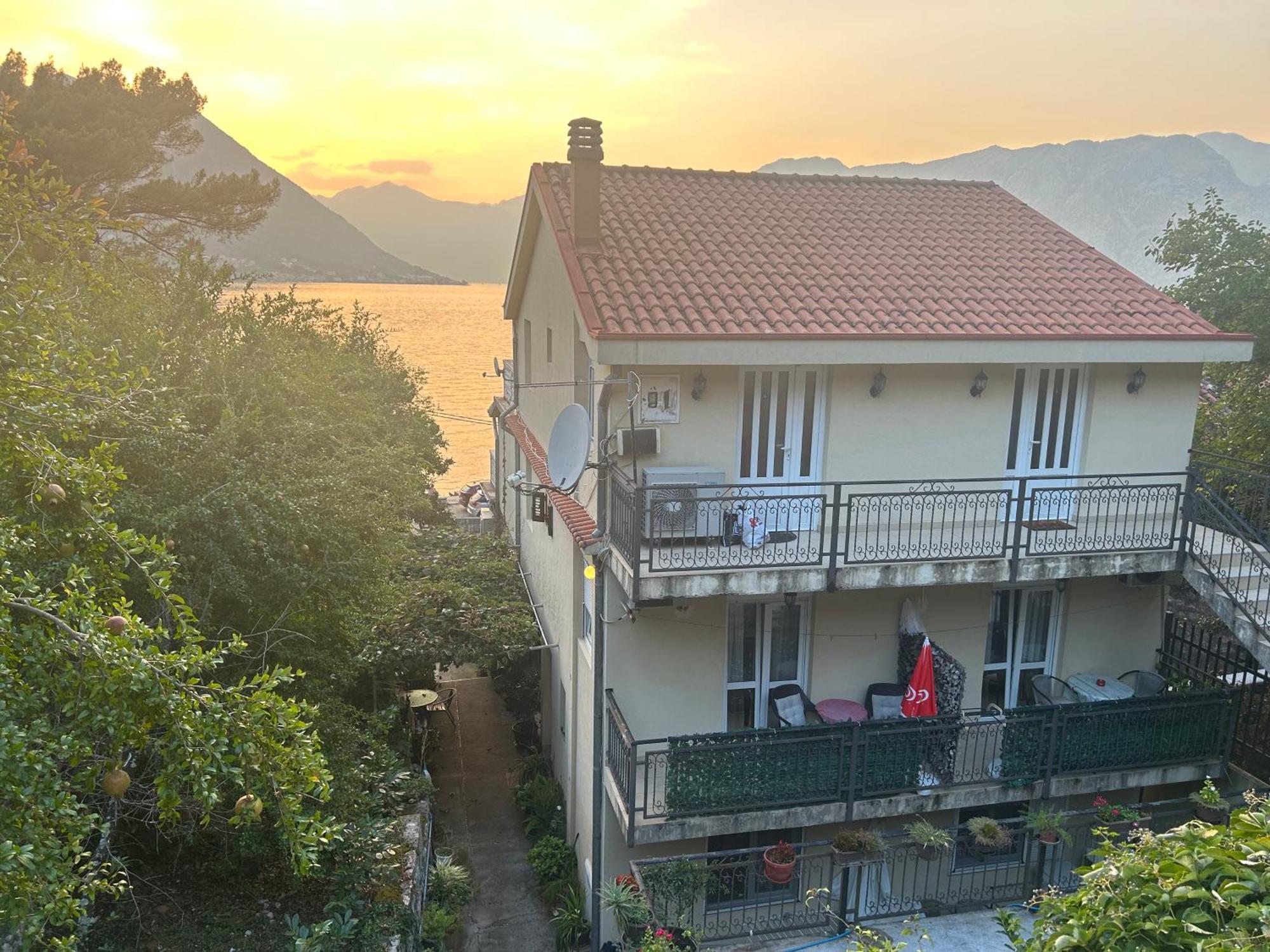 Studio On The Coast, With A View Of The Sunrise,Free We-Fi Kotor Zewnętrze zdjęcie
