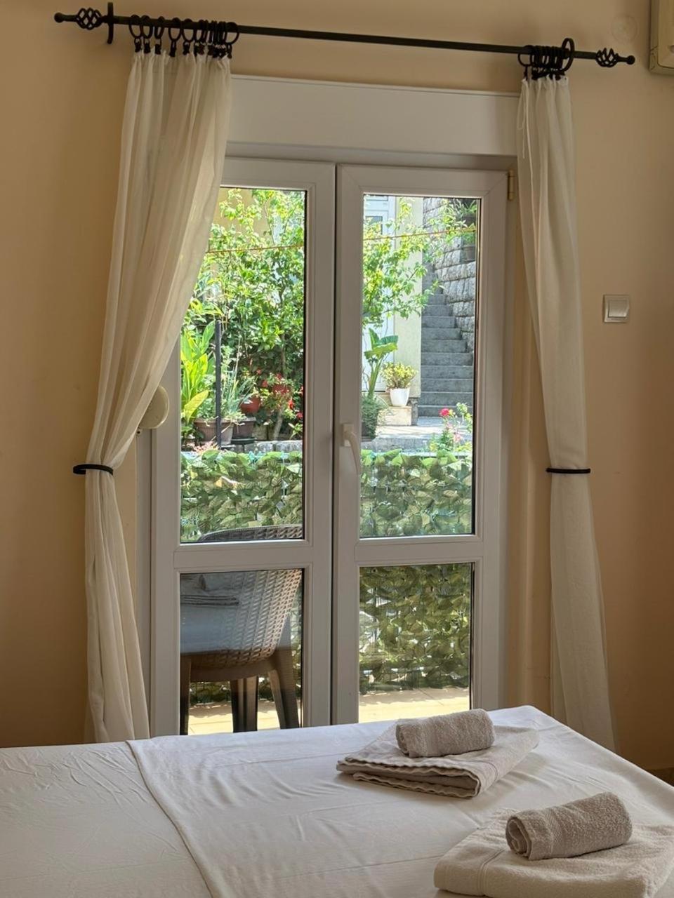 Studio On The Coast, With A View Of The Sunrise,Free We-Fi Kotor Zewnętrze zdjęcie