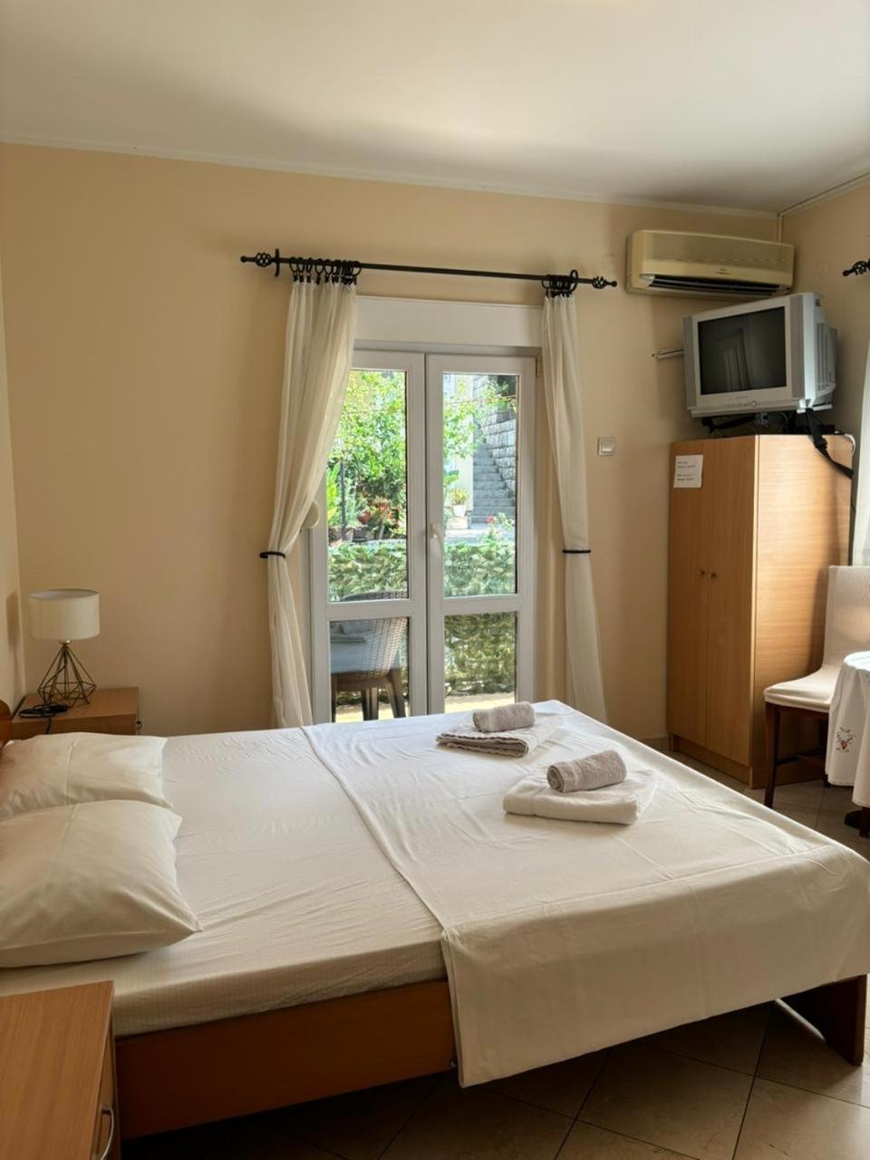 Studio On The Coast, With A View Of The Sunrise,Free We-Fi Kotor Zewnętrze zdjęcie